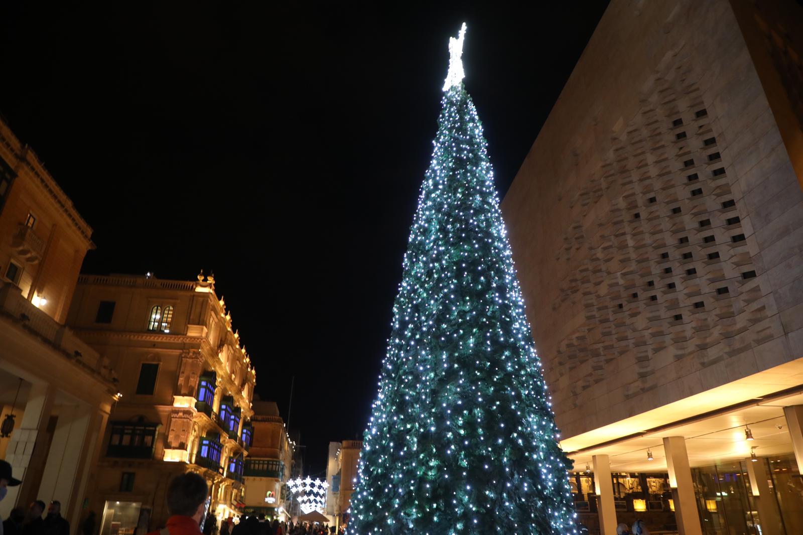 Jinxtegħel id-dawl tal-Milied fil-Belt Valletta