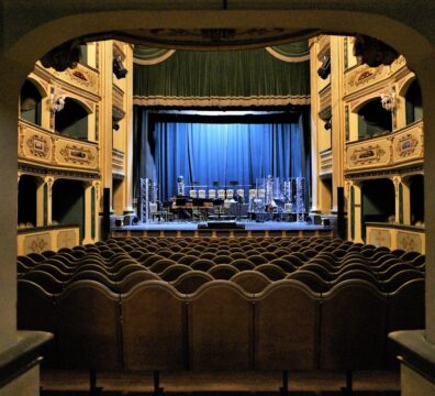An image showing Teatru Manoel and its stage