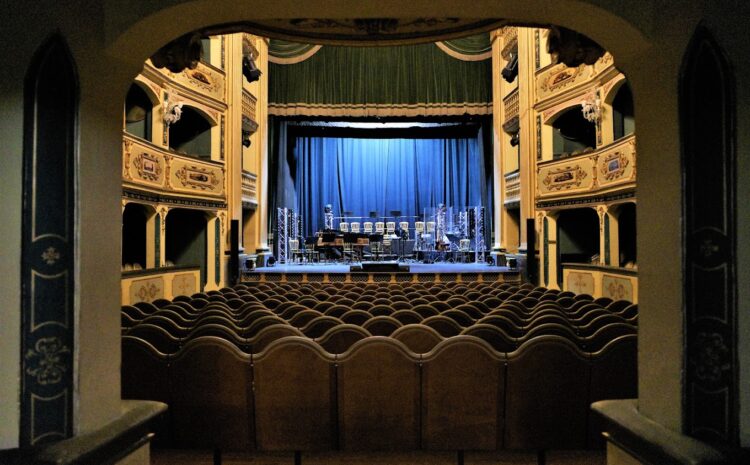 An image showing Teatru Manoel and its stage