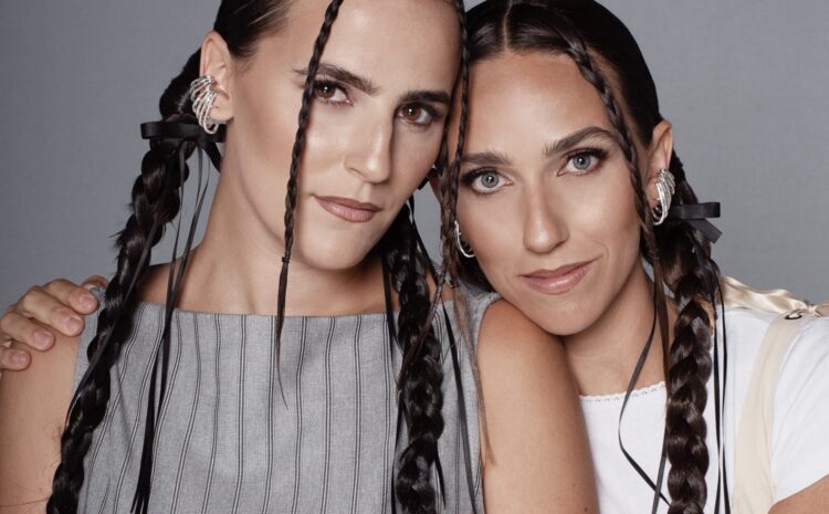 A photo showing the sister duo The New Victorians