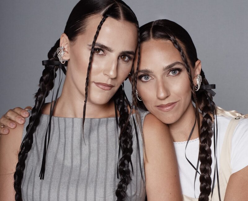 A photo showing the sister duo The New Victorians