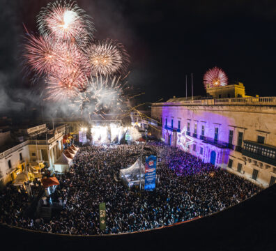 A photo showing the crowd and fireworks during New Year's Eve celebrations in St George's Square, Valletta
