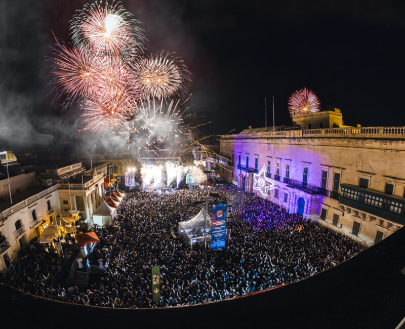 A photo showing the crowd and fireworks during New Year's Eve celebrations in St George's Square, Valletta
